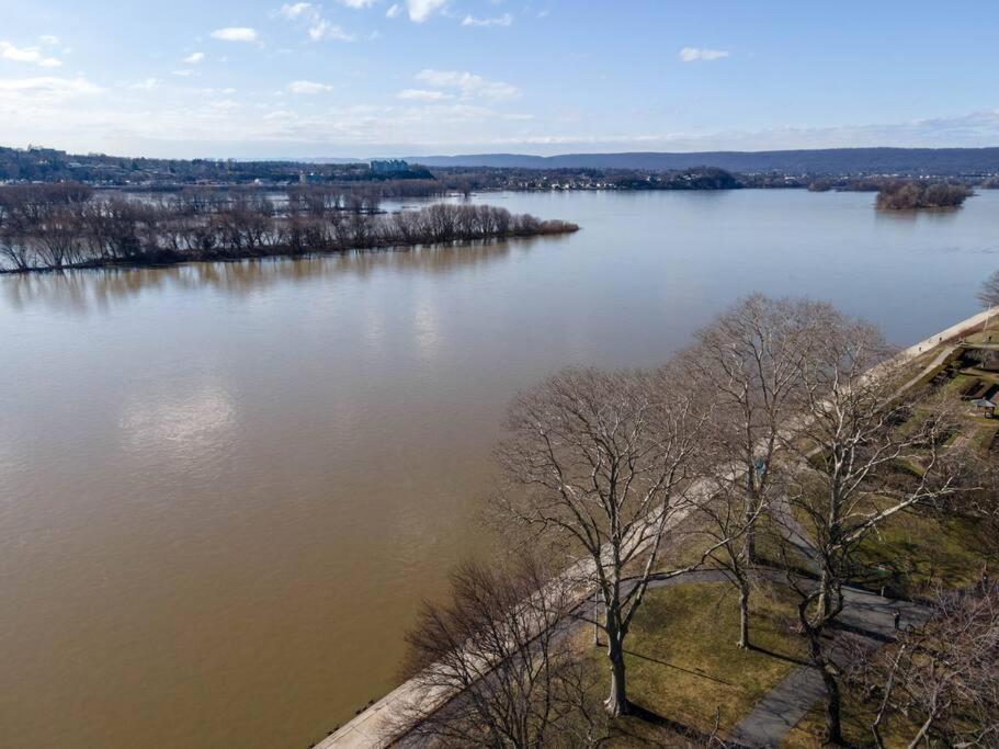 Flats On Front - Riverfront Gem Fast Wi-Fi 3F Harrisburg Exterior foto